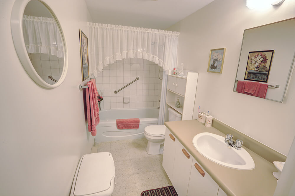 Salle de bain d'un logement 3 1/2 des immeubles Mercure-Giroux