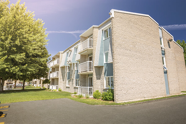 Vue extérieure des balcons des logements des immeubles Mercure-Giroux