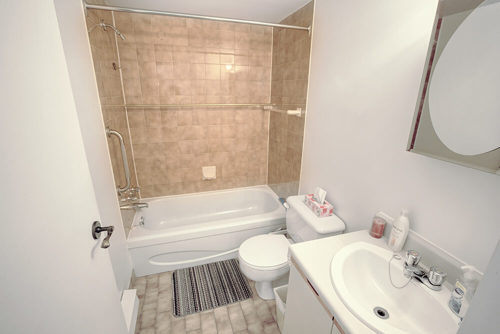 Salle de bain d'un logement 3 1/2 des immeubles Pinard